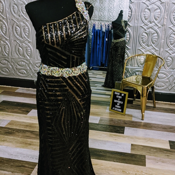 LAST CHANCE Black Sequin Design w/ Beading Dress - Picture 1 of 4